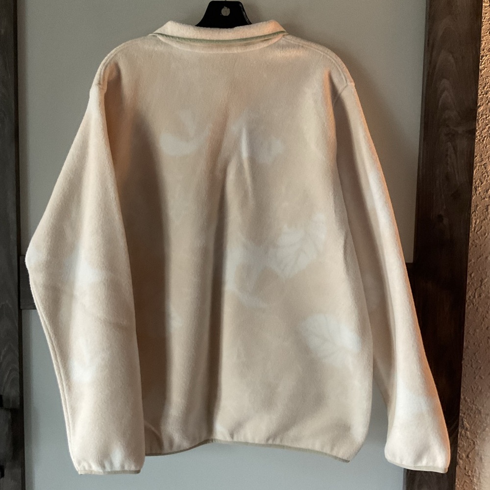 Patagonia Cream and Green Sweatshirt - Picture 4 of 4